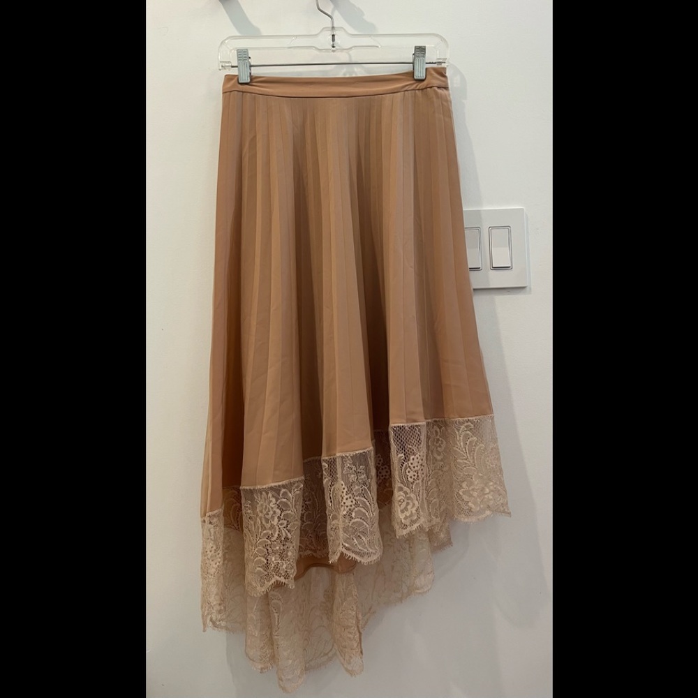 Pink pleated skirt with lace bottom